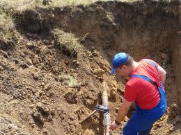 Диагностические работы на газопроводе в шурфе в Оренбургской области