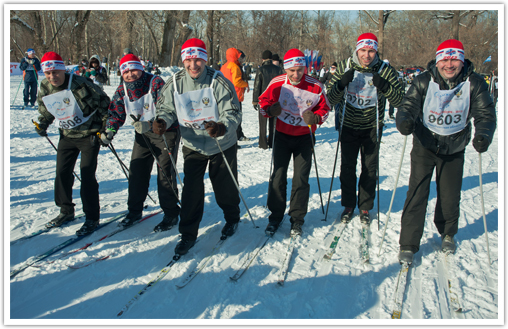 Сотрудники НТЦ Промбезопасность-Оренбург на старте гонки Лыжня России-2013
